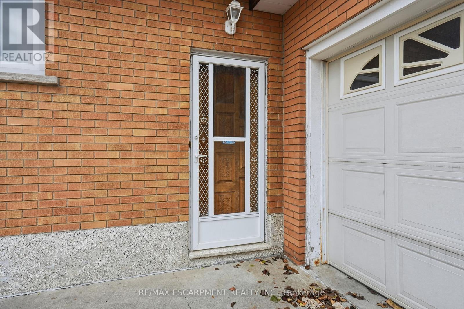 131 Nash Road N, Hamilton, Ontario  L8H 2P7 - Photo 4 - X12584902