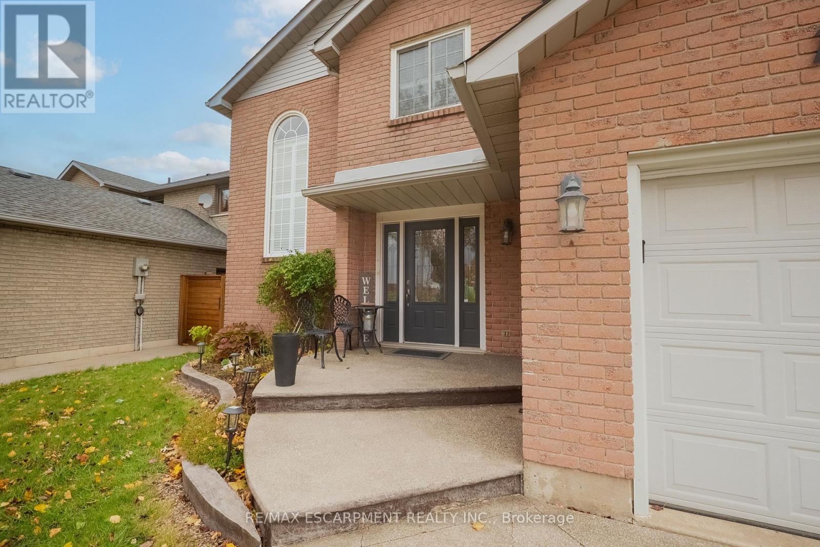 139 Brigade Drive, Hamilton, Ontario  L9B 2B9 - Photo 2 - X12584948