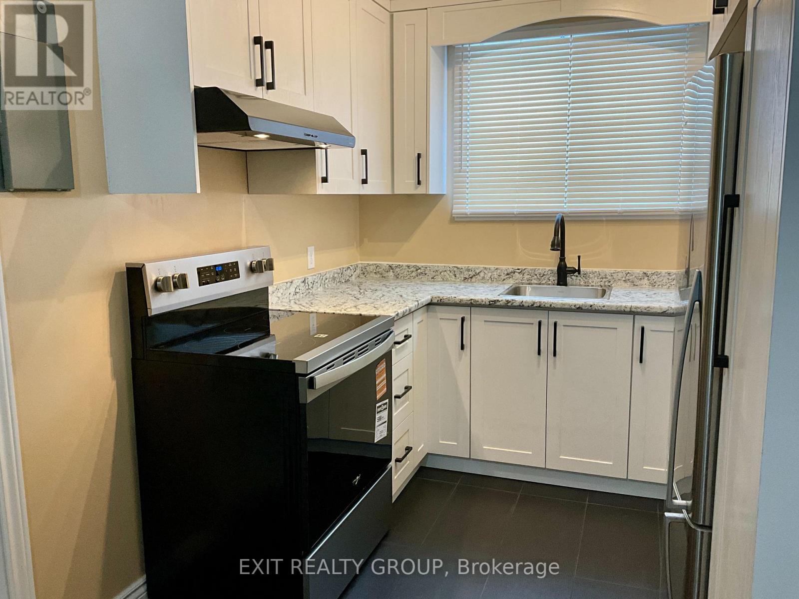 Unit 3 - 156 Moira Street E, Belleville, Ontario  K8P 2S7 - Photo 8 - X12518882