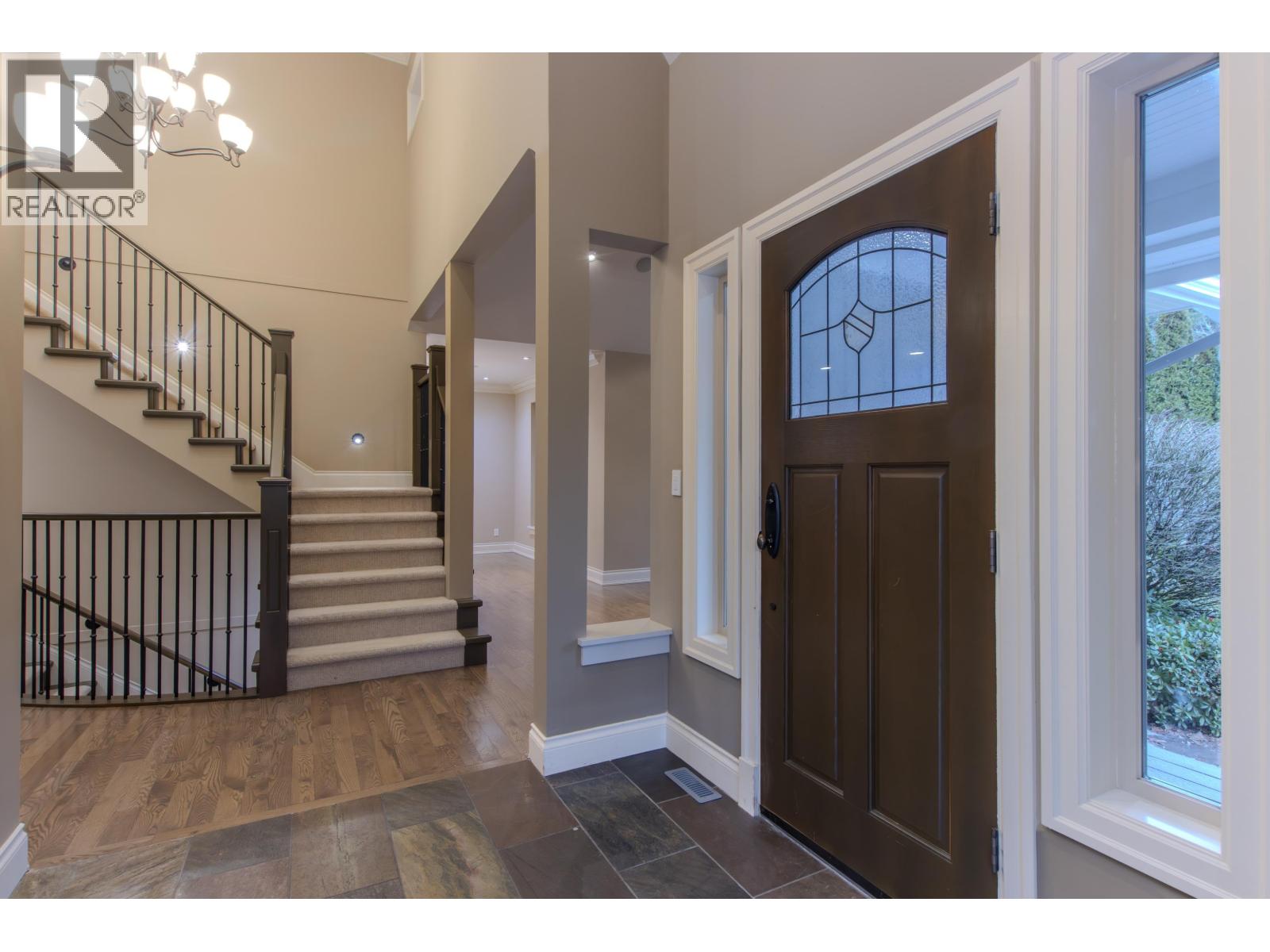 40899 The Crescent, Squamish, British Columbia  V8B 0P8 - Photo 4 - R3070812