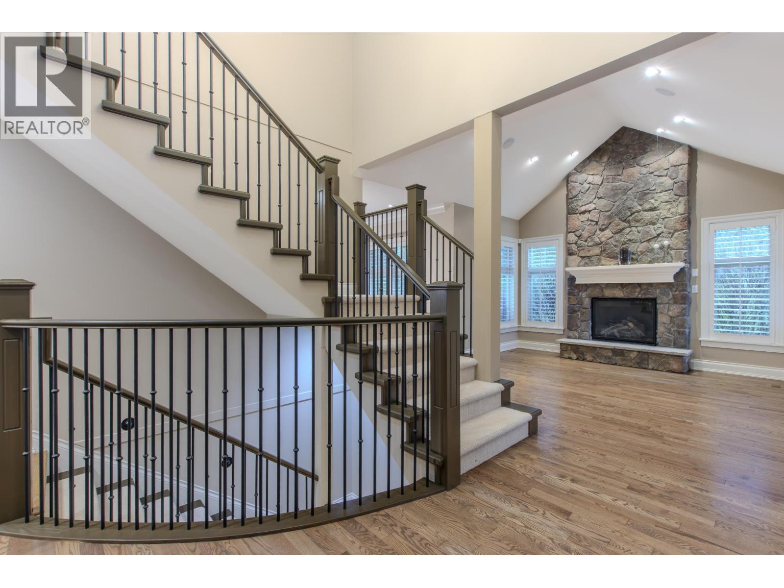 40899 The Crescent, Squamish, British Columbia  V8B 0P8 - Photo 6 - R3070812