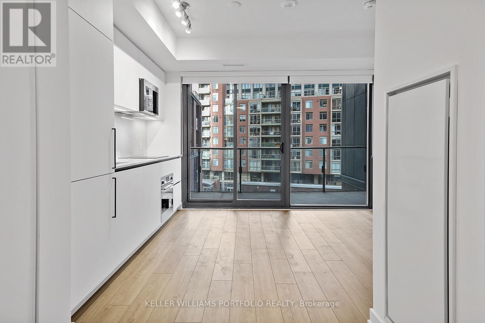 402 - 35 Parliament Street, Toronto, Ontario  M5A 0Z5 - Photo 2 - C12585076