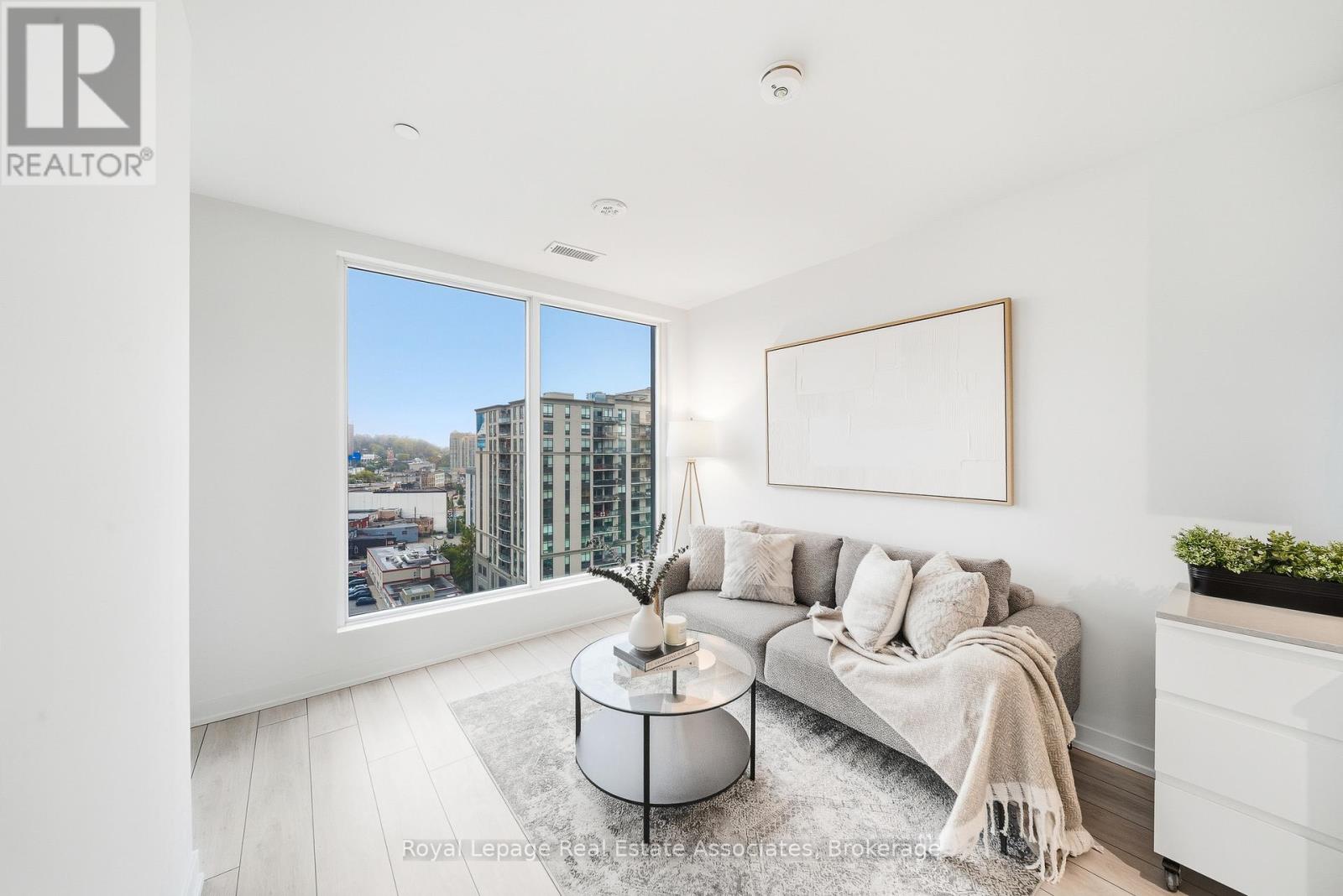 1005 - 39 Mary Street, Barrie, Ontario  L4N 1S9 - Photo 10 - S12585062