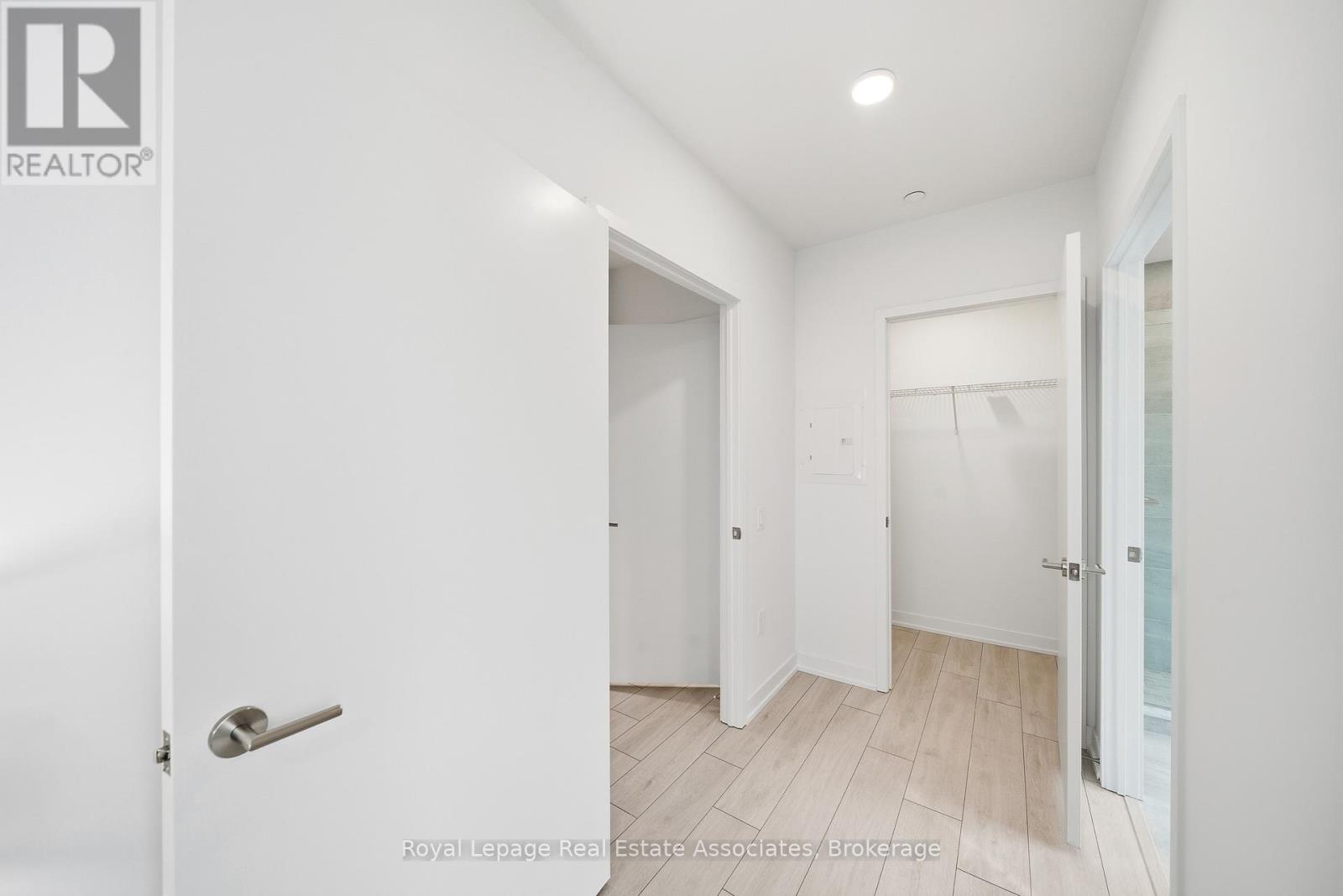 1005 - 39 Mary Street, Barrie, Ontario  L4N 1S9 - Photo 13 - S12585062