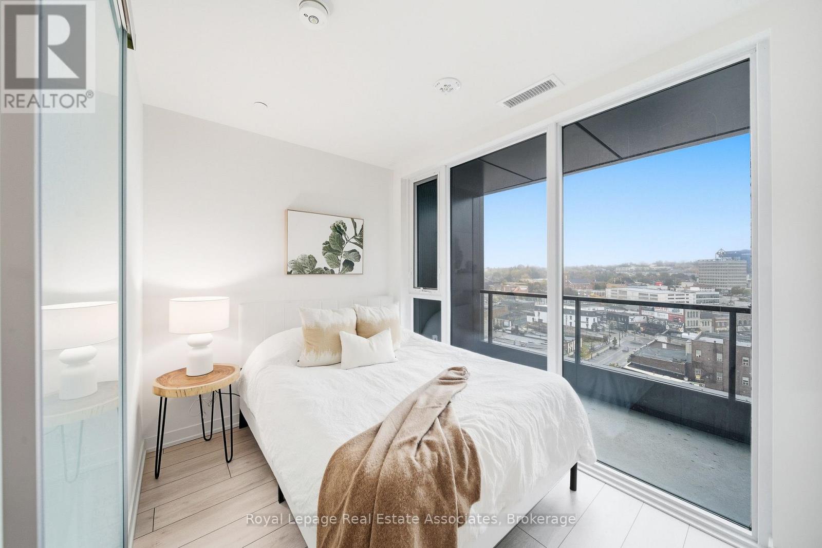 1005 - 39 Mary Street, Barrie, Ontario  L4N 1S9 - Photo 16 - S12585062