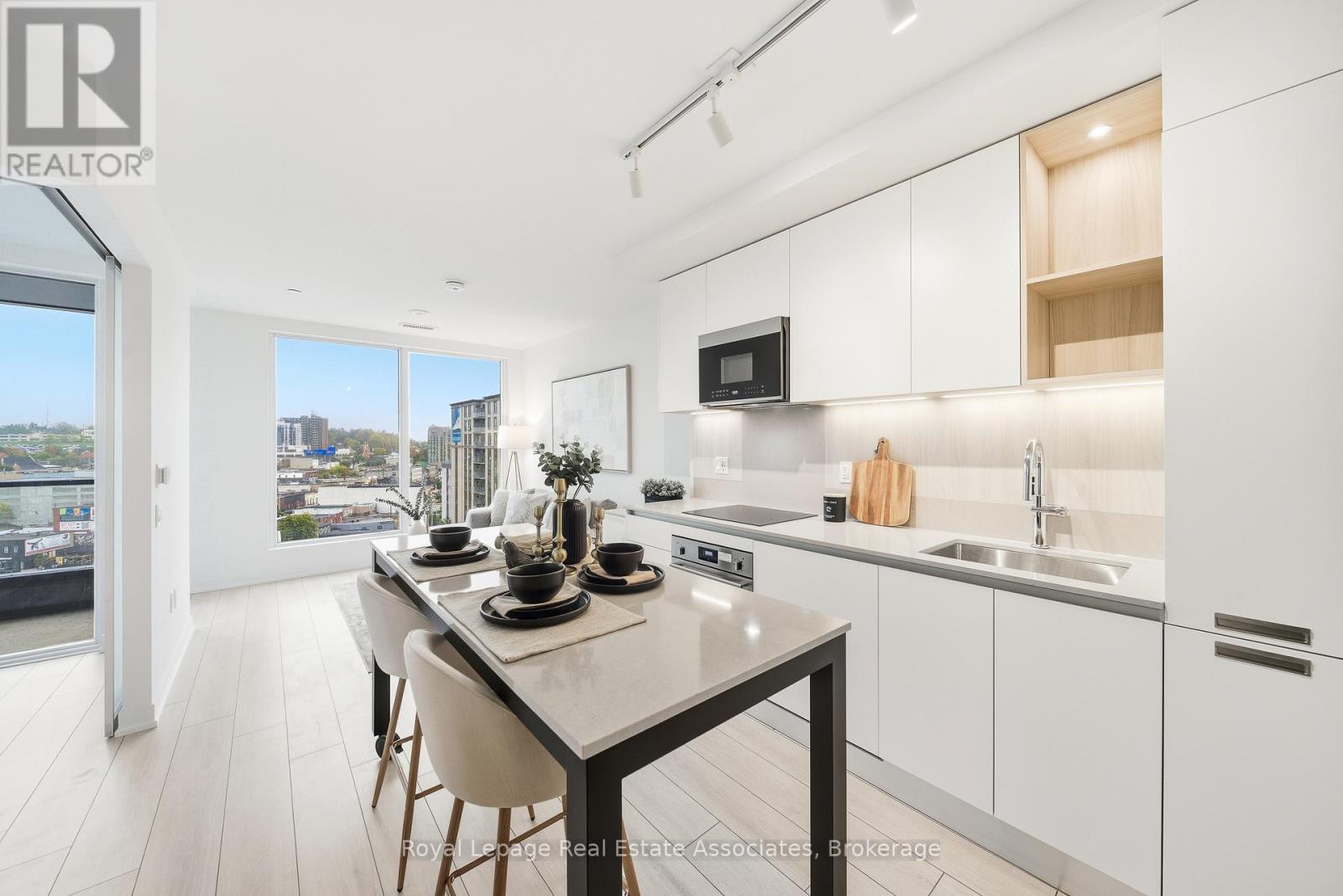 1005 - 39 Mary Street, Barrie, Ontario  L4N 1S9 - Photo 4 - S12585062