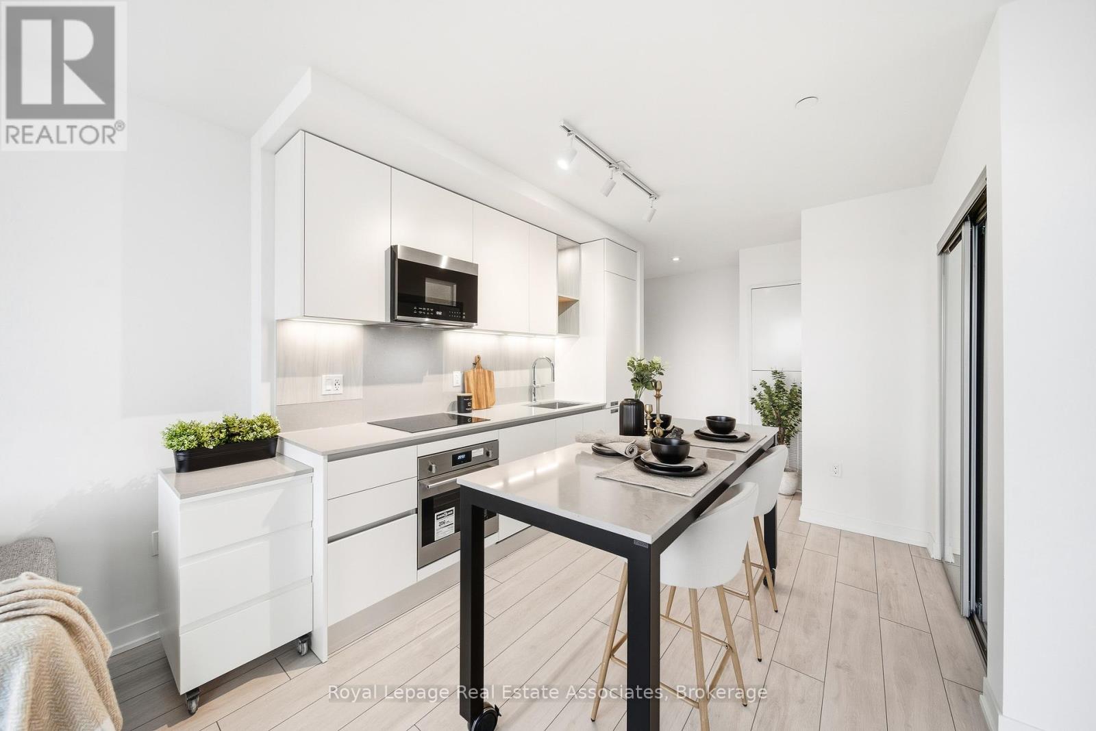 1005 - 39 Mary Street, Barrie, Ontario  L4N 1S9 - Photo 5 - S12585062