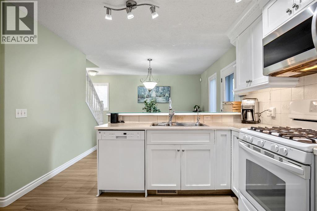 17 Luxstone Crescent Sw, Airdrie, Alberta  T4B 2W6 - Photo 13 - A2262599