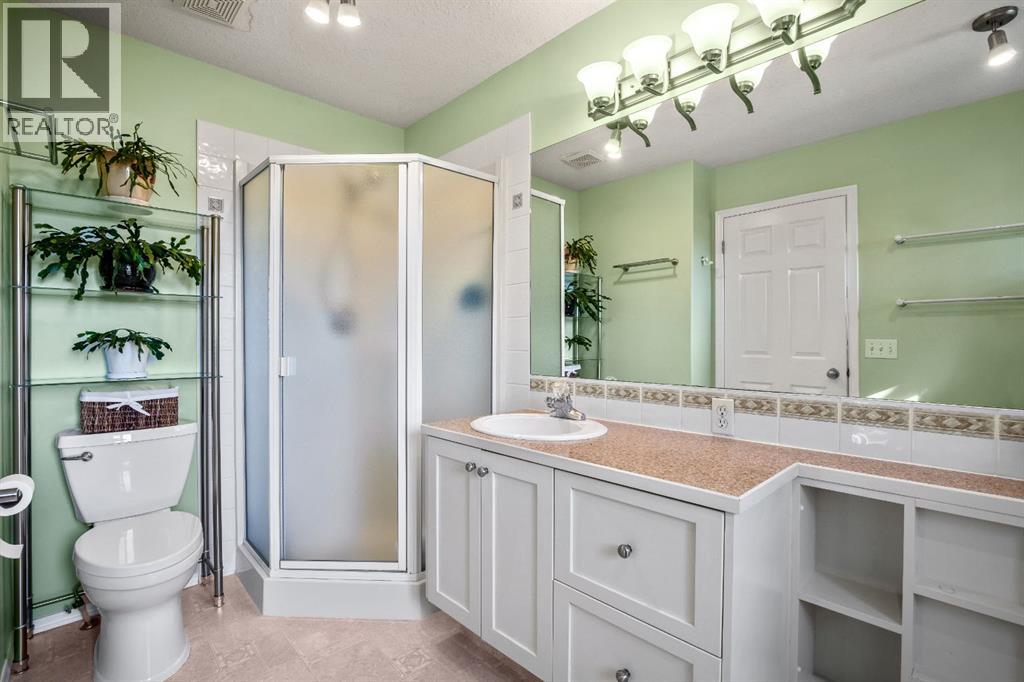 17 Luxstone Crescent Sw, Airdrie, Alberta  T4B 2W6 - Photo 37 - A2262599