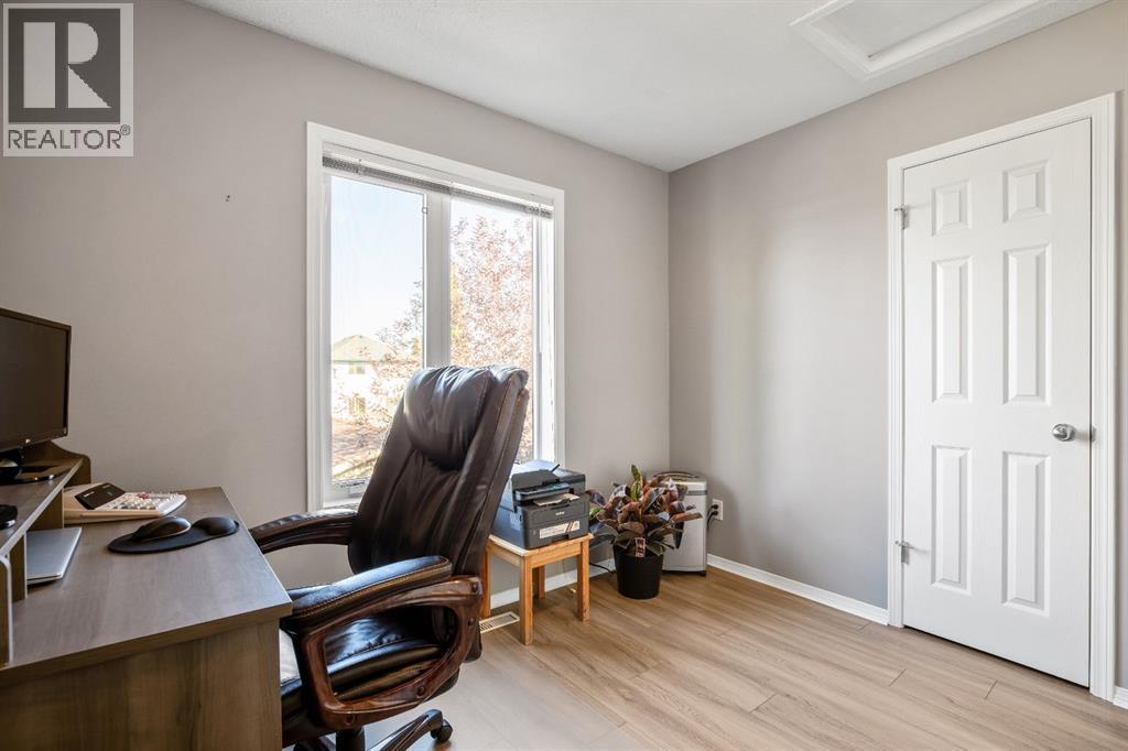 17 Luxstone Crescent Sw, Airdrie, Alberta  T4B 2W6 - Photo 30 - A2262599