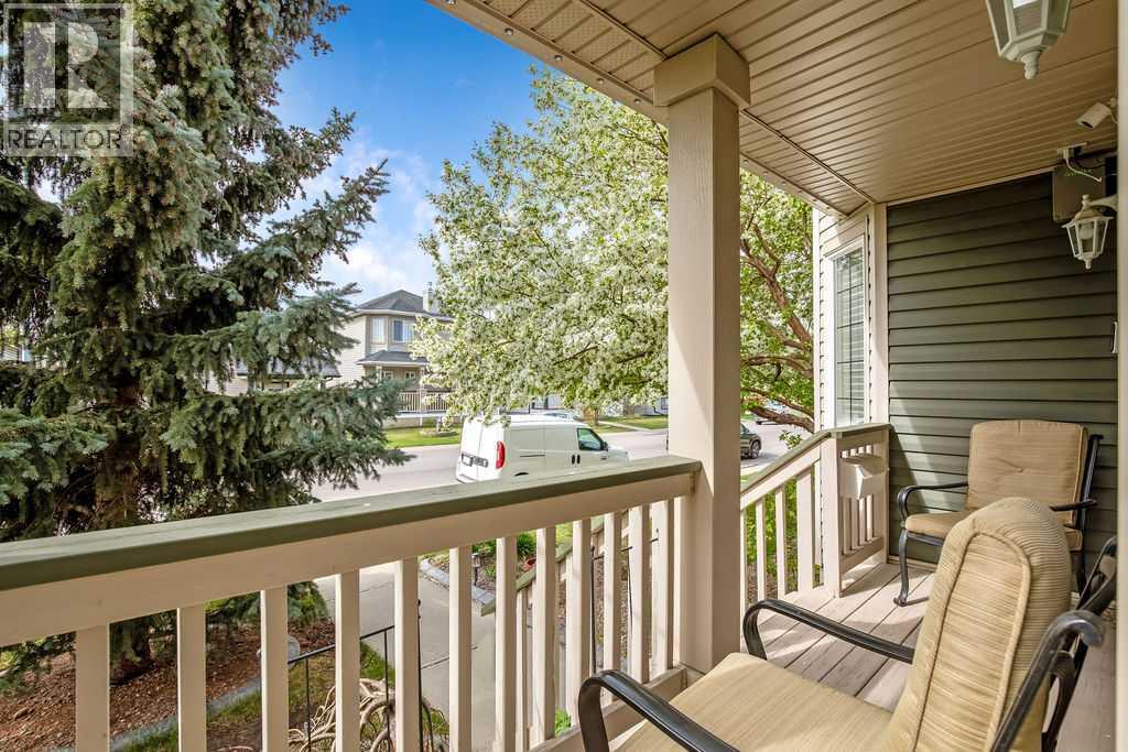 17 Luxstone Crescent Sw, Airdrie, Alberta  T4B 2W6 - Photo 3 - A2262599