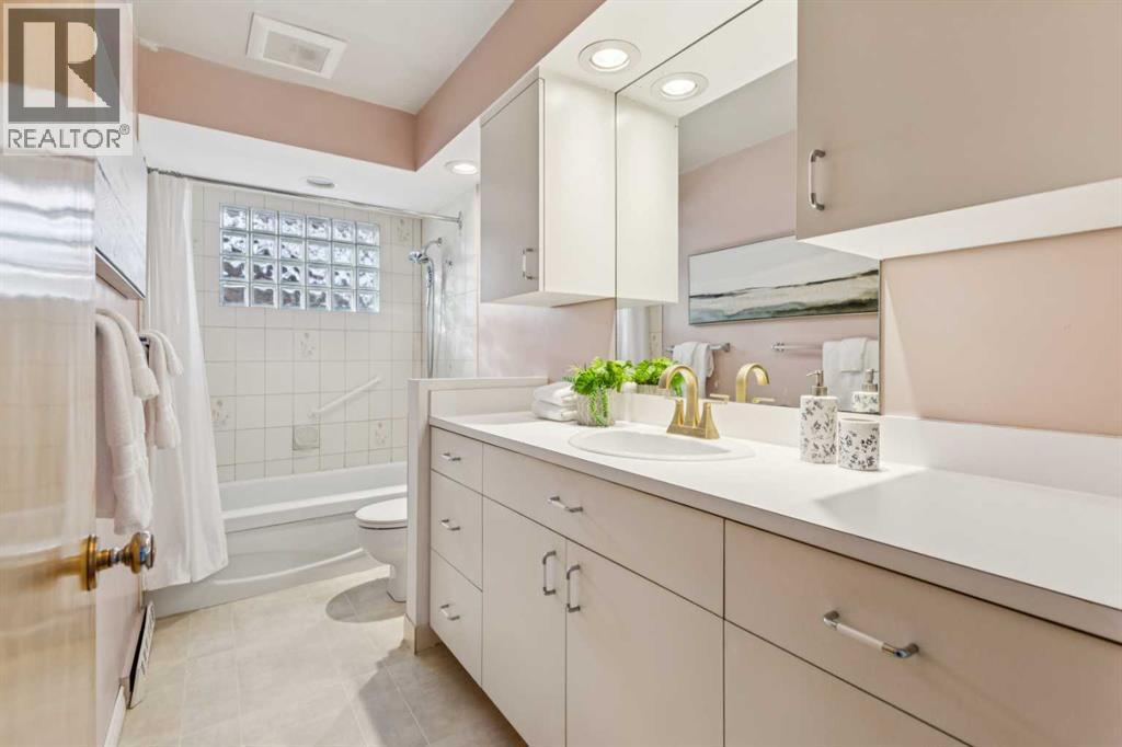 114 Hallbrook Drive Sw, Calgary, Alberta  T2V 3H6 - Photo 17 - A2273074