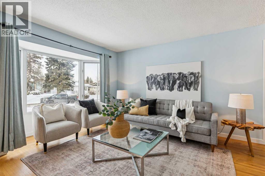 114 Hallbrook Drive Sw, Calgary, Alberta  T2V 3H6 - Photo 6 - A2273074