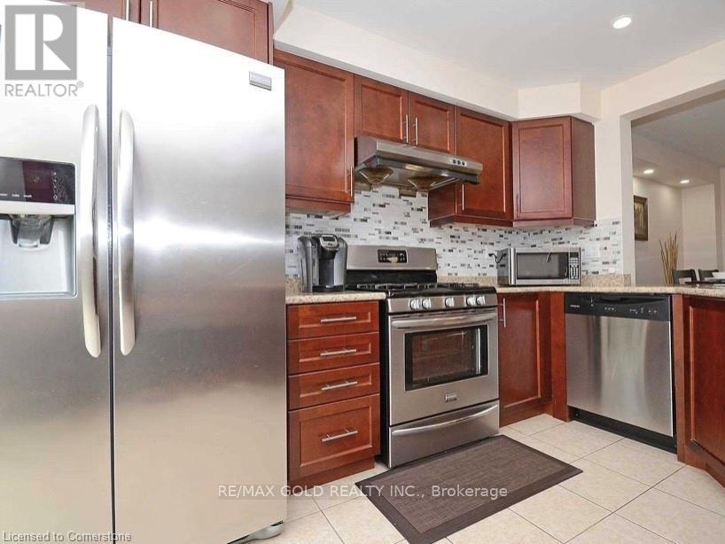 Upper - 78 Glenvista Drive, Kitchener, Ontario  N2R 0E3 - Photo 11 - X12369221