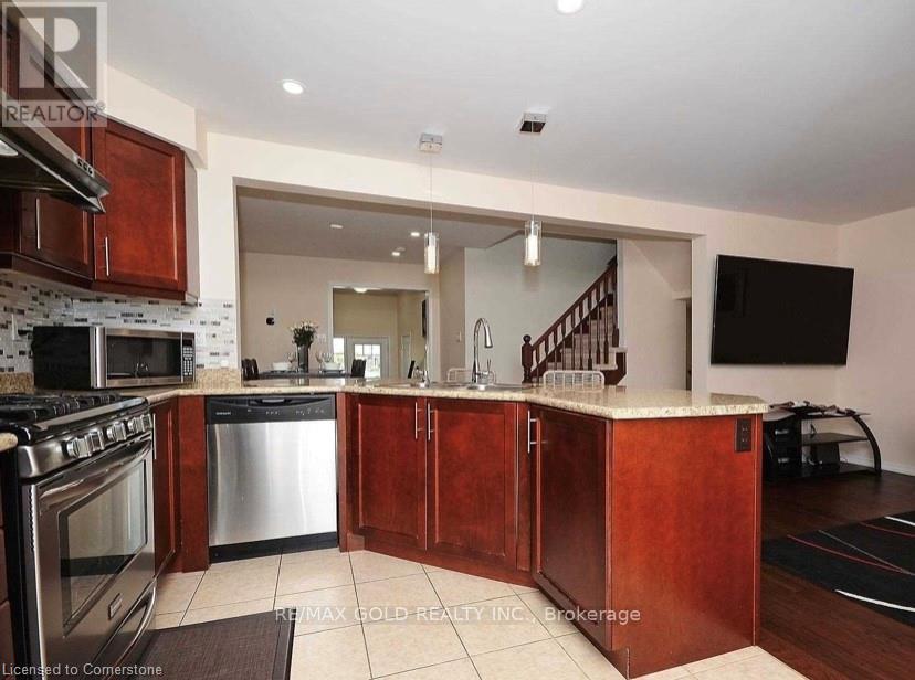 Upper - 78 Glenvista Drive, Kitchener, Ontario  N2R 0E3 - Photo 12 - X12369221