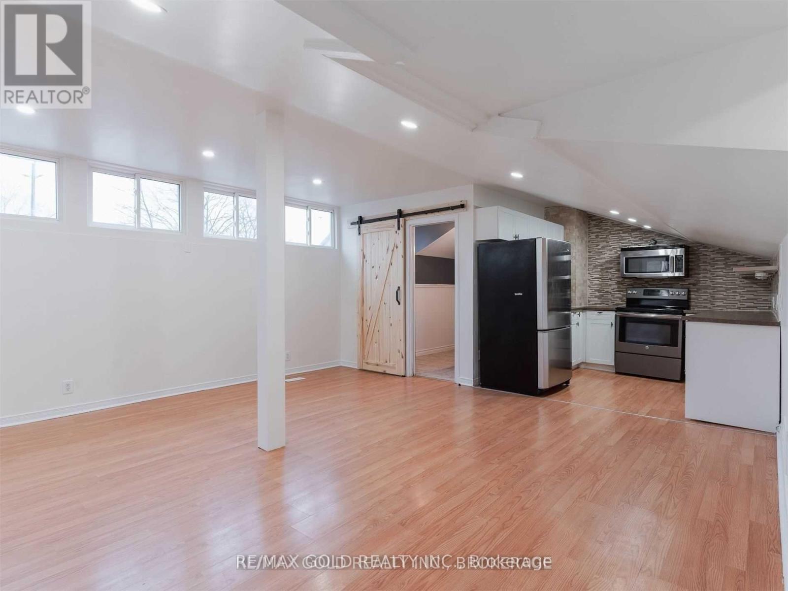 # 201 - 118 St Andrews Street, Cambridge, Ontario  N1S 1M8 - Photo 4 - X12297059