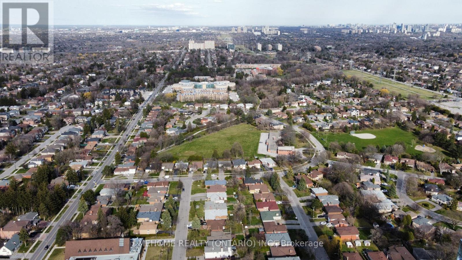 N1310 - 7 Golden Lion Heights, Toronto, Ontario  M2M 3T9 - Photo 3 - C12431035