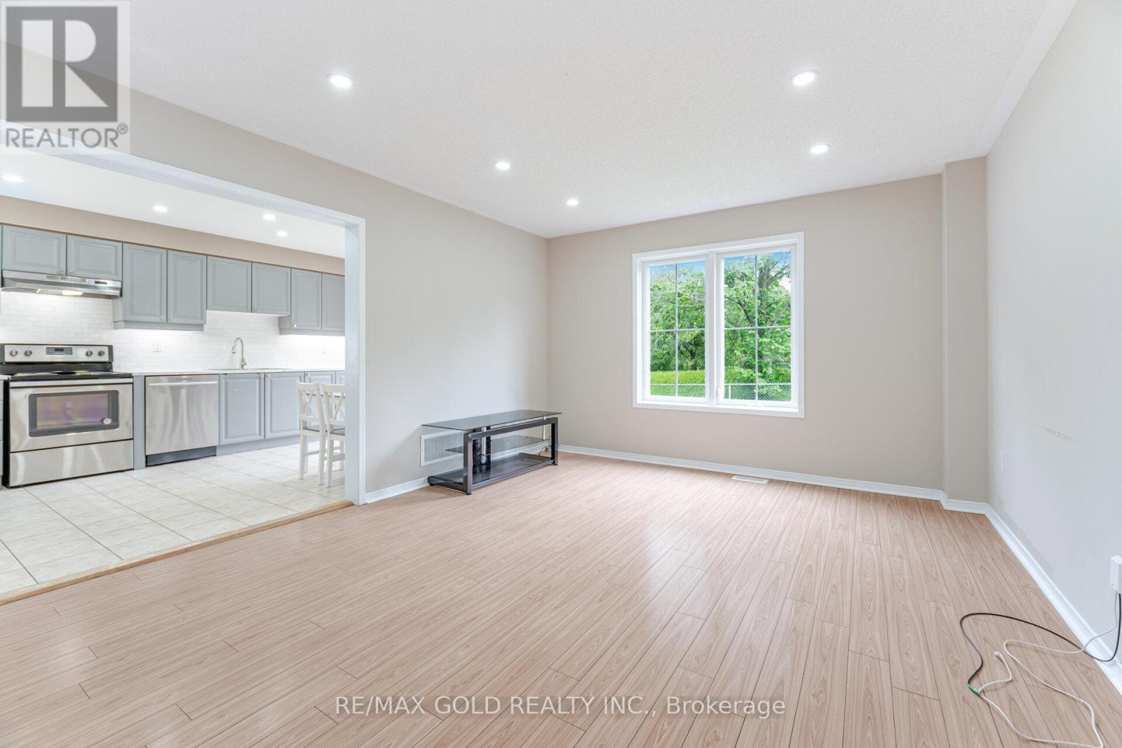 135 Norland Circle, Oshawa, Ontario L1L 0A7 - Photo 13 - E12291989