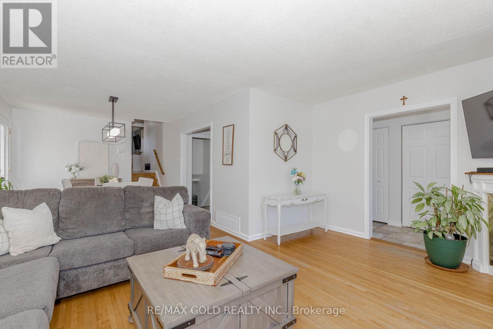 37 Brookdale Crescent, Brampton, Ontario  L6T 1M8 - Photo 10 - W12112050