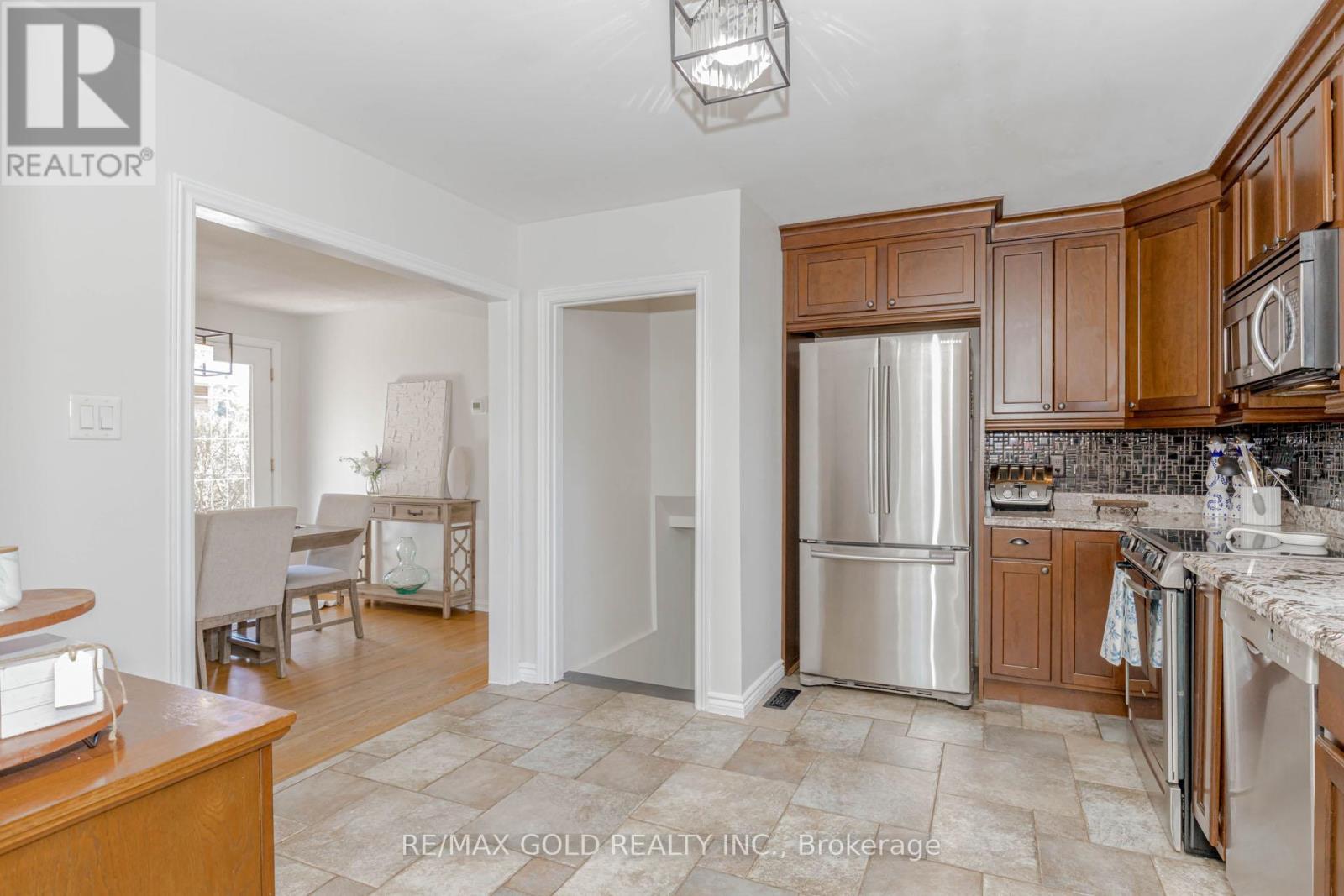 37 Brookdale Crescent, Brampton, Ontario  L6T 1M8 - Photo 19 - W12112050