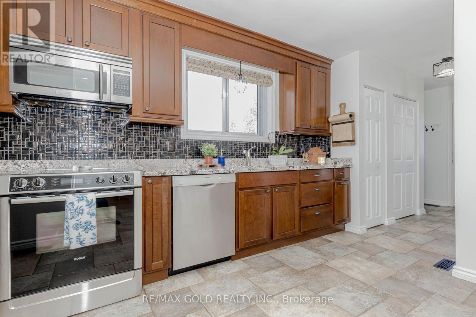 37 Brookdale Crescent, Brampton, Ontario  L6T 1M8 - Photo 21 - W12112050