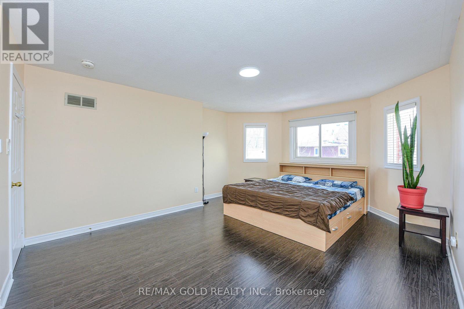 6828 Gracefield Drive, Mississauga, Ontario L5N 6T6 - Photo 14 - W12196948