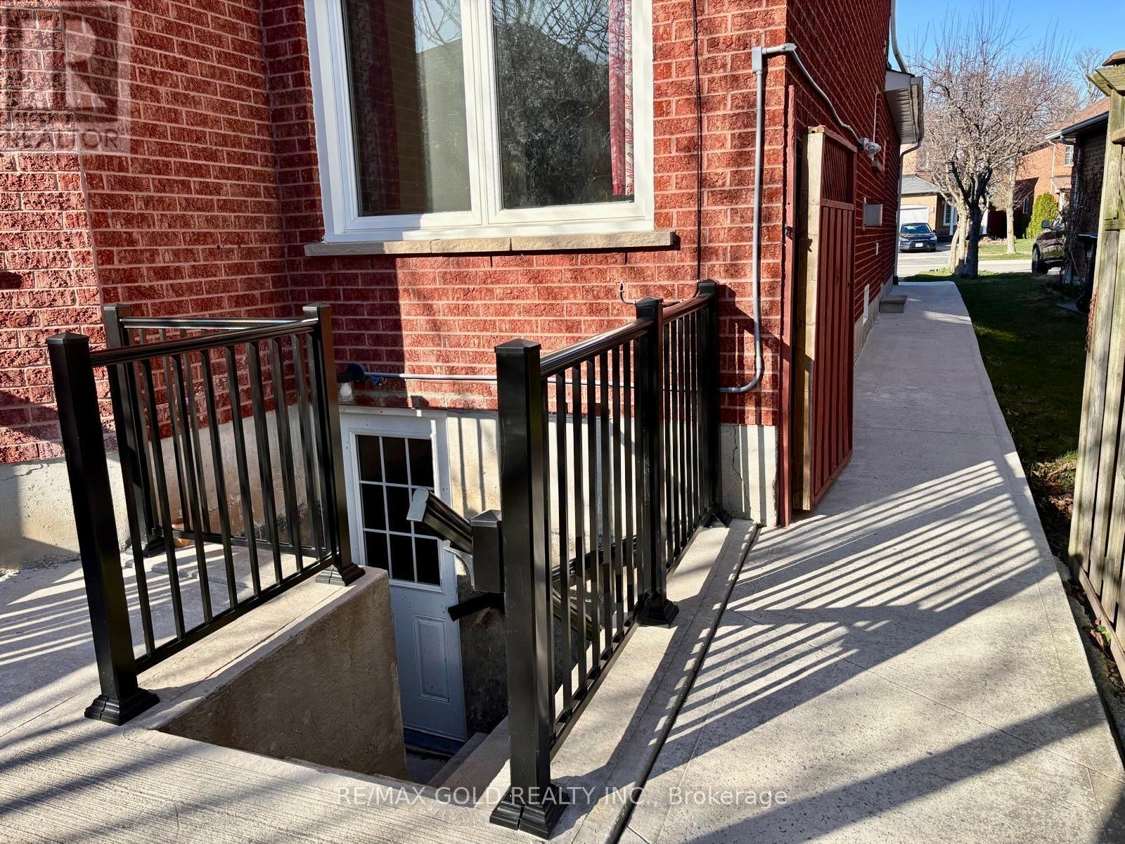 6828 Gracefield Drive, Mississauga, Ontario L5N 6T6 - Photo 26 - W12196948