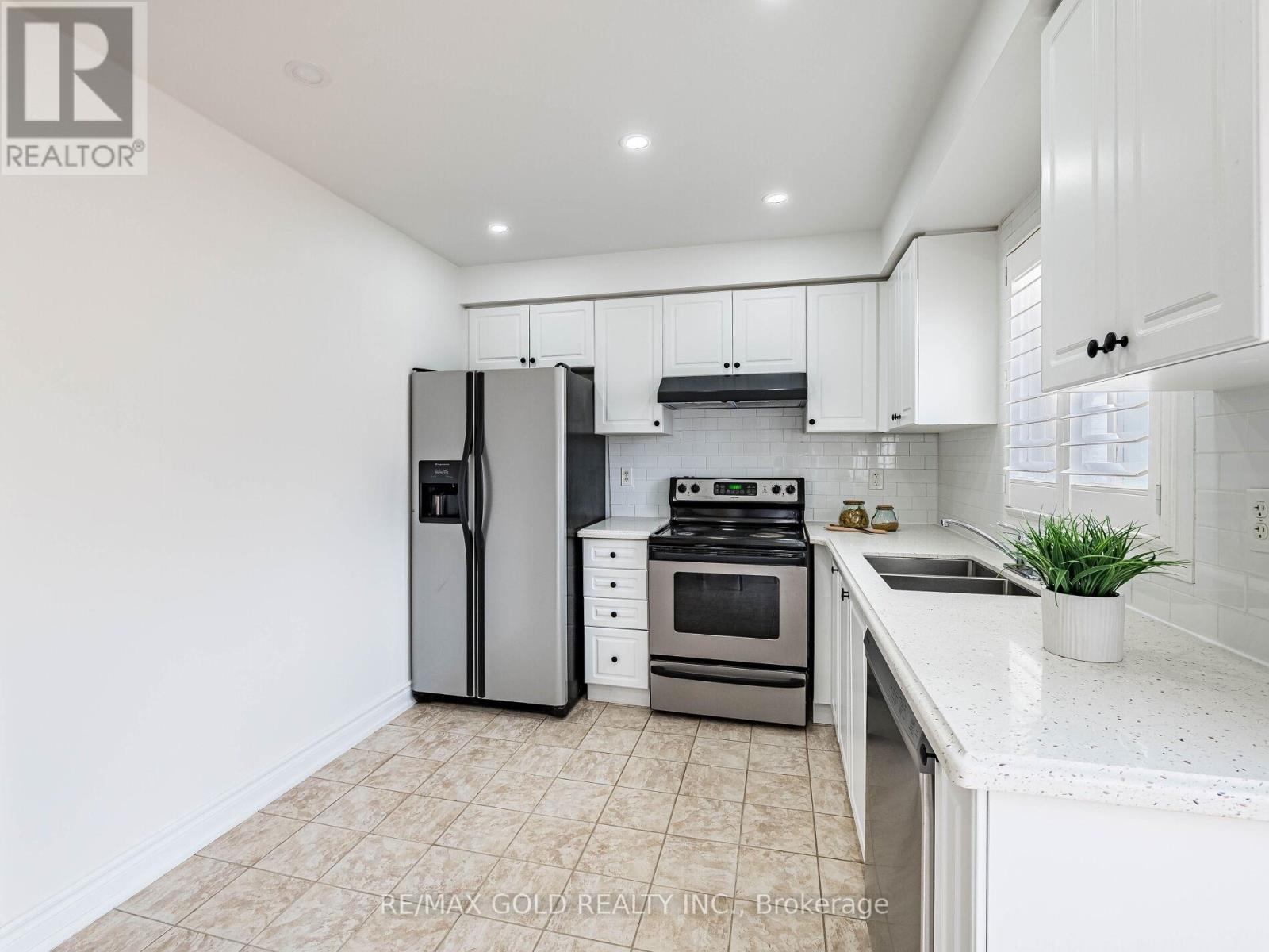 151 Albright Road, Brampton, Ontario L6X 0J1 - Photo 13 - W12201276