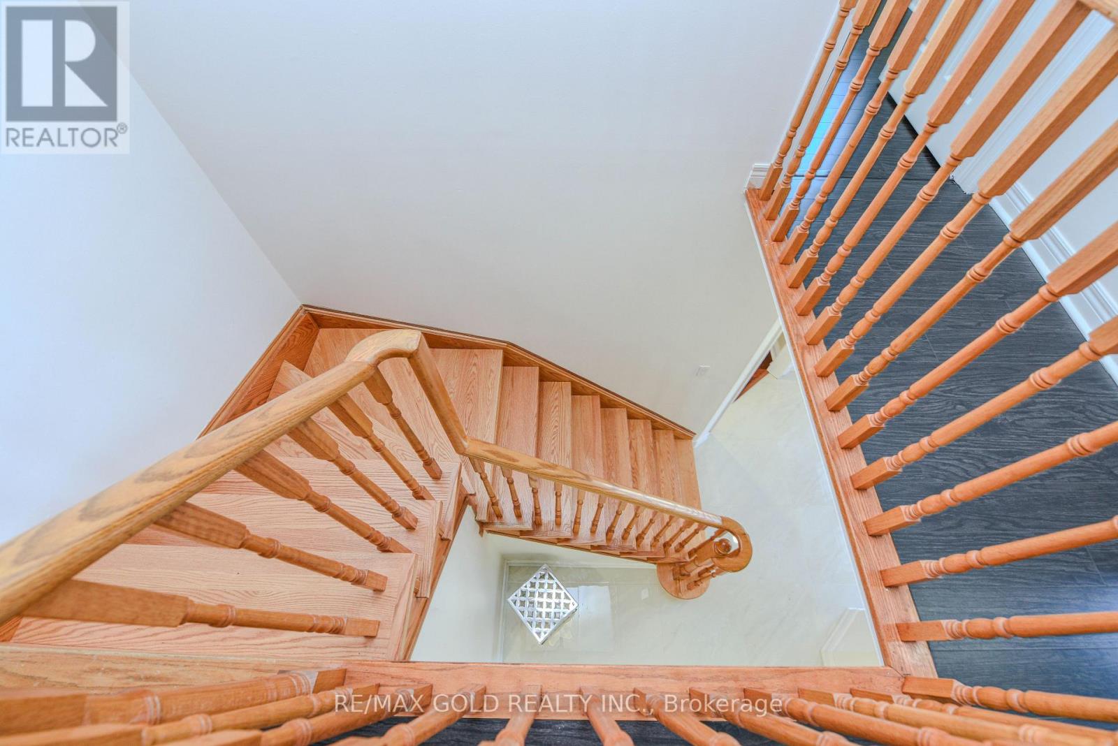 6828 Gracefield Drive, Mississauga, Ontario L5N 6T6 - Photo 13 - W12196948