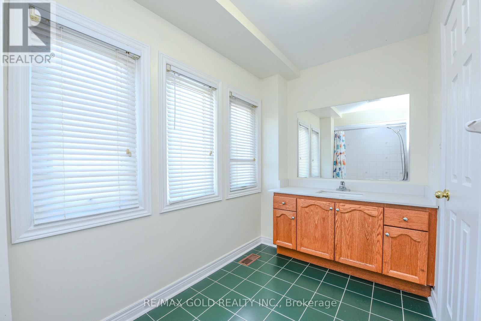 6828 Gracefield Drive, Mississauga, Ontario L5N 6T6 - Photo 17 - W12196948