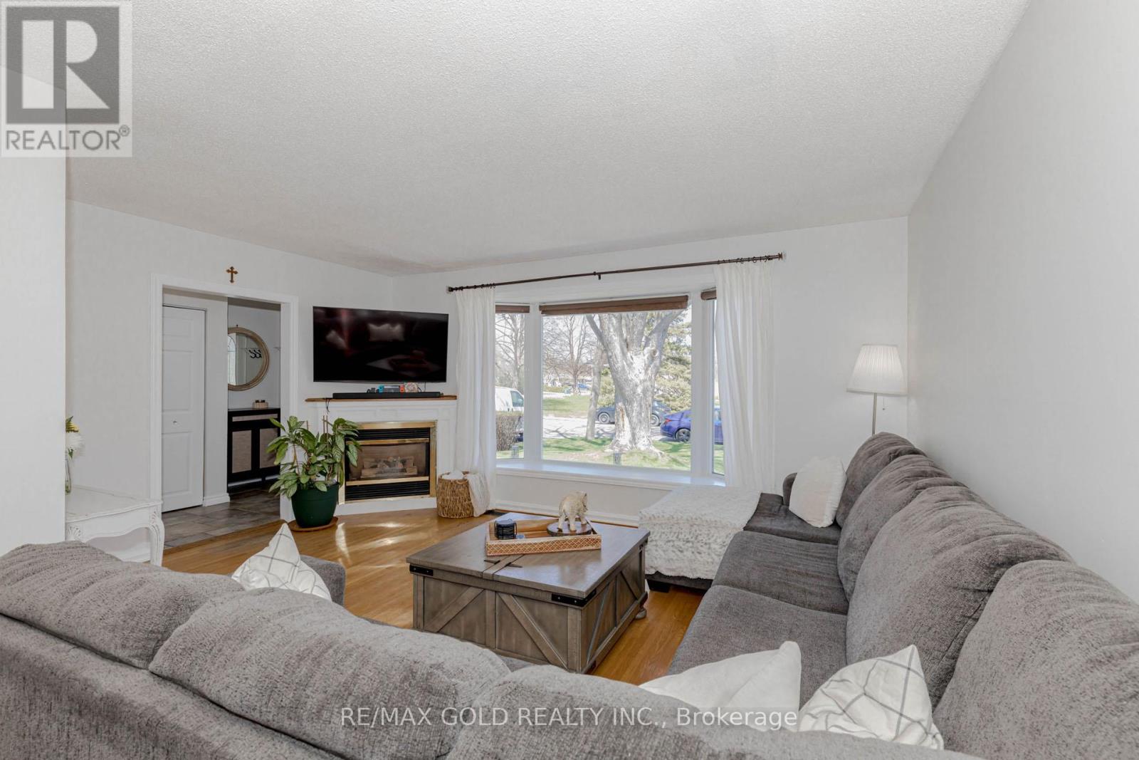 37 Brookdale Crescent, Brampton, Ontario  L6T 1M8 - Photo 9 - W12112050