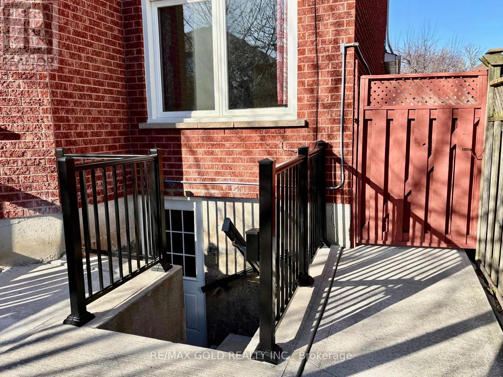 6828 Gracefield Drive, Mississauga, Ontario L5N 6T6 - Photo 33 - W12196948