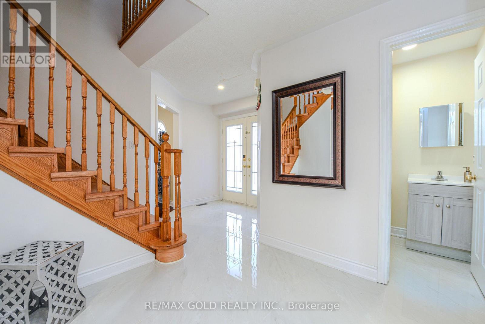 6828 Gracefield Drive, Mississauga, Ontario L5N 6T6 - Photo 11 - W12196948