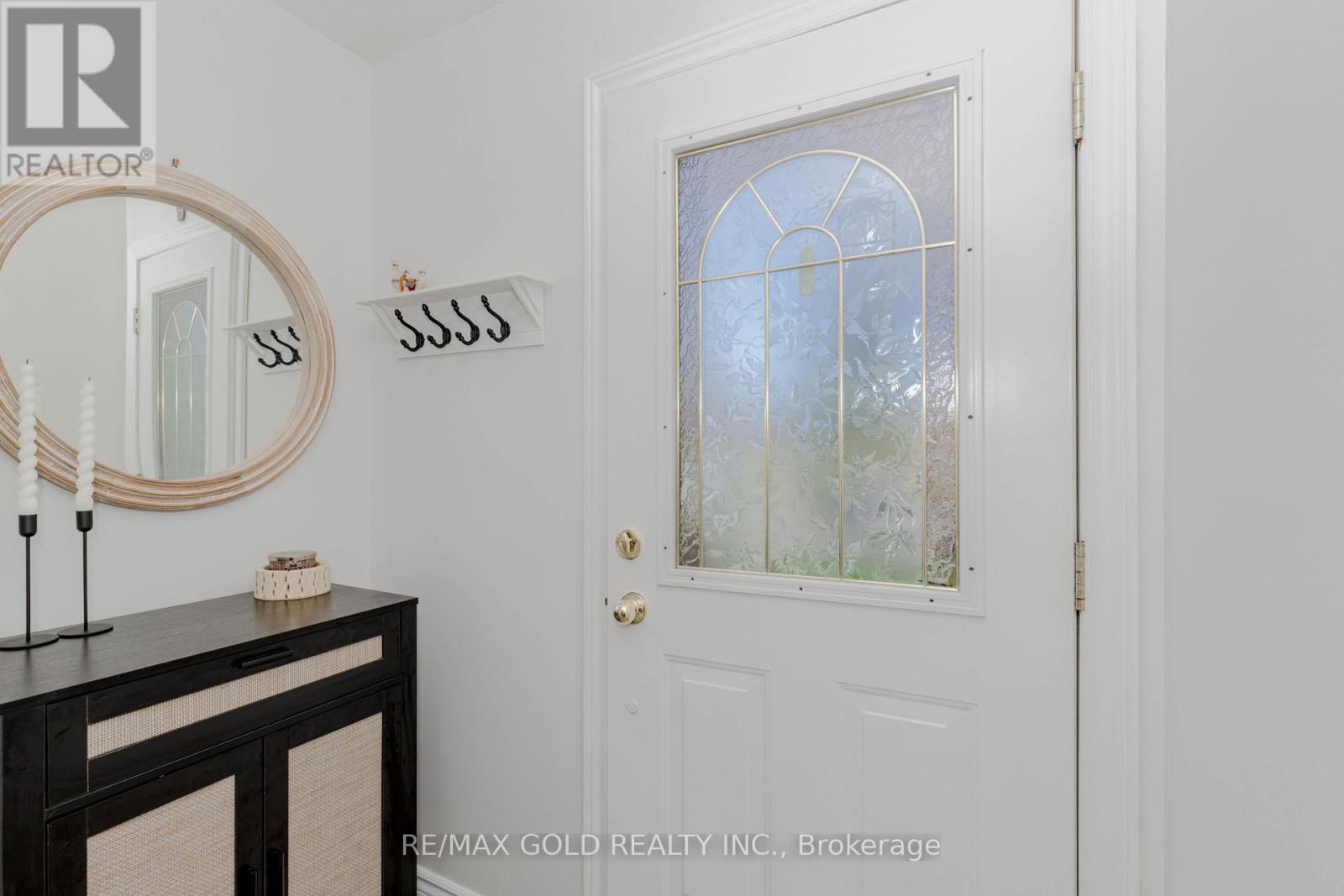 37 Brookdale Crescent, Brampton, Ontario  L6T 1M8 - Photo 5 - W12112050