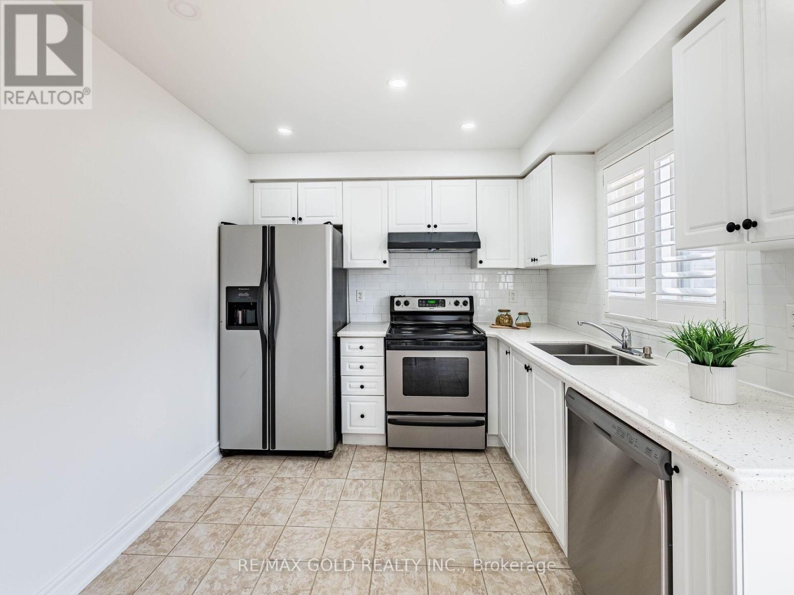 151 Albright Road, Brampton, Ontario L6X 0J1 - Photo 12 - W12201276