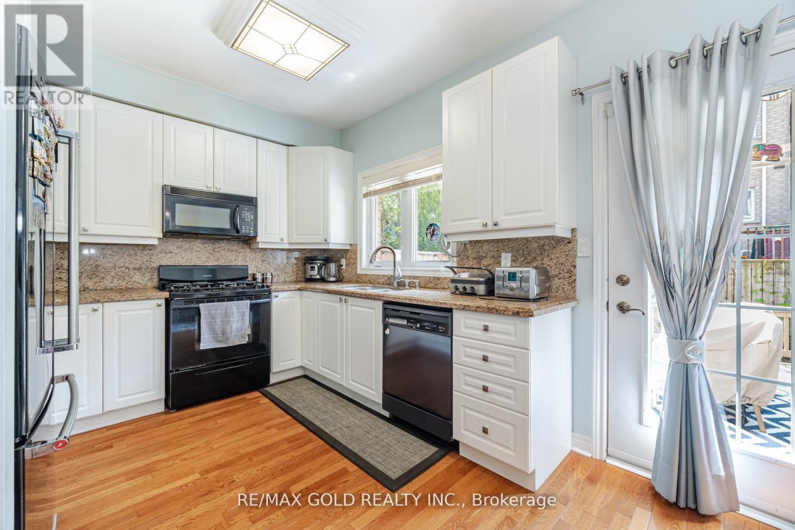 10 - 61 Nelson Street W, Brampton, Ontario  L6X 1C4 - Photo 12 - W12261076