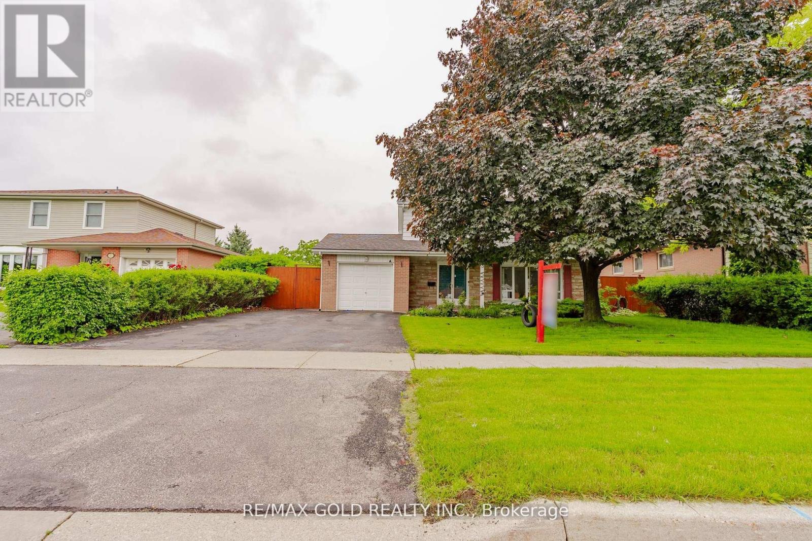 3 Crawley Drive, Brampton, Ontario  L6T 2R6 - Photo 2 - W12262633