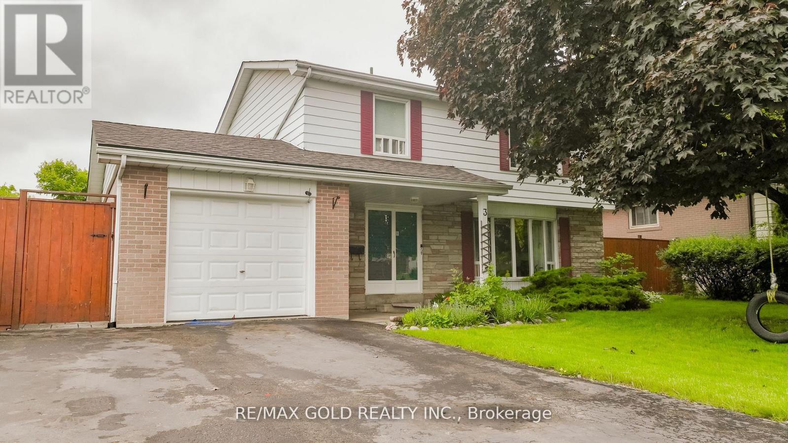 3 Crawley Drive, Brampton, Ontario  L6T 2R6 - Photo 4 - W12262633