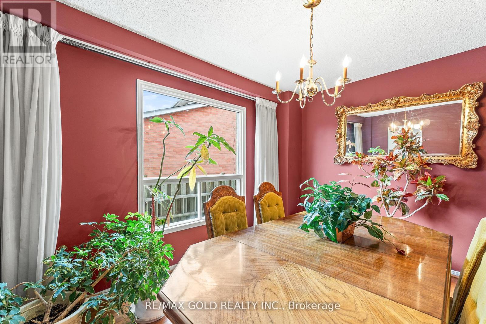 34 Granby Court, Brampton, Ontario L6S 5K1 - Photo 16 - W12286304