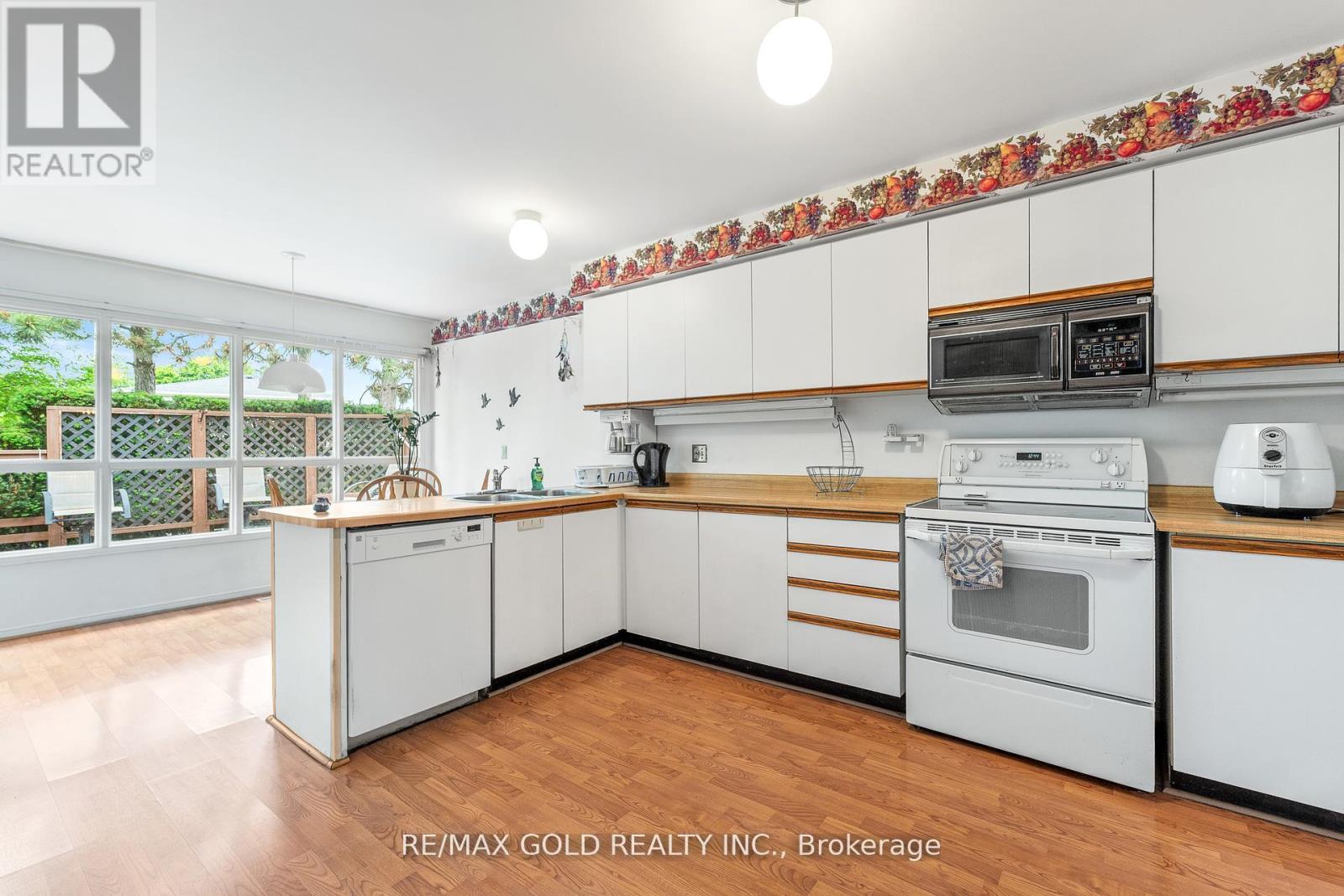 34 Granby Court, Brampton, Ontario L6S 5K1 - Photo 18 - W12286304