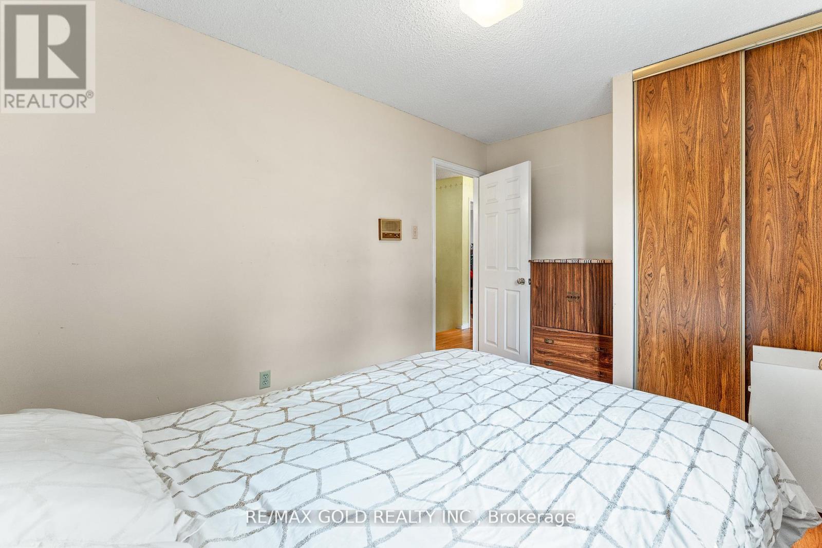 34 Granby Court, Brampton, Ontario L6S 5K1 - Photo 30 - W12286304