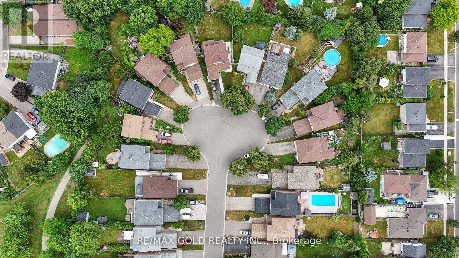 34 Granby Court, Brampton, Ontario L6S 5K1 - Photo 4 - W12286304