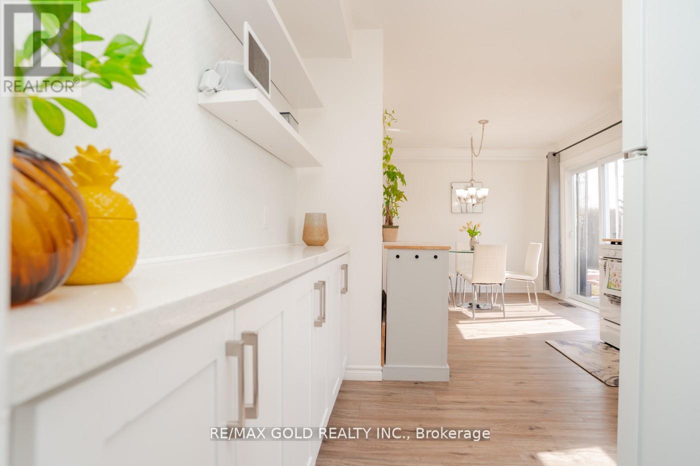 3 Crawley Drive, Brampton, Ontario  L6T 2R6 - Photo 13 - W12262633