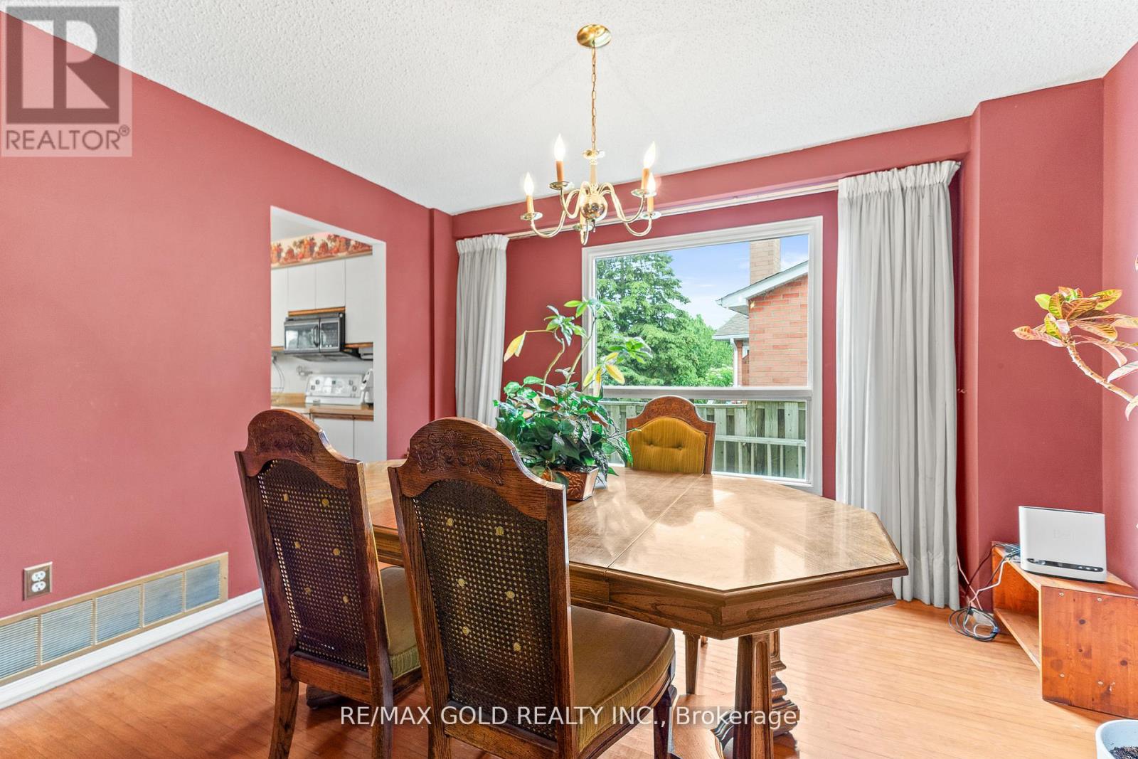 34 Granby Court, Brampton, Ontario L6S 5K1 - Photo 15 - W12286304