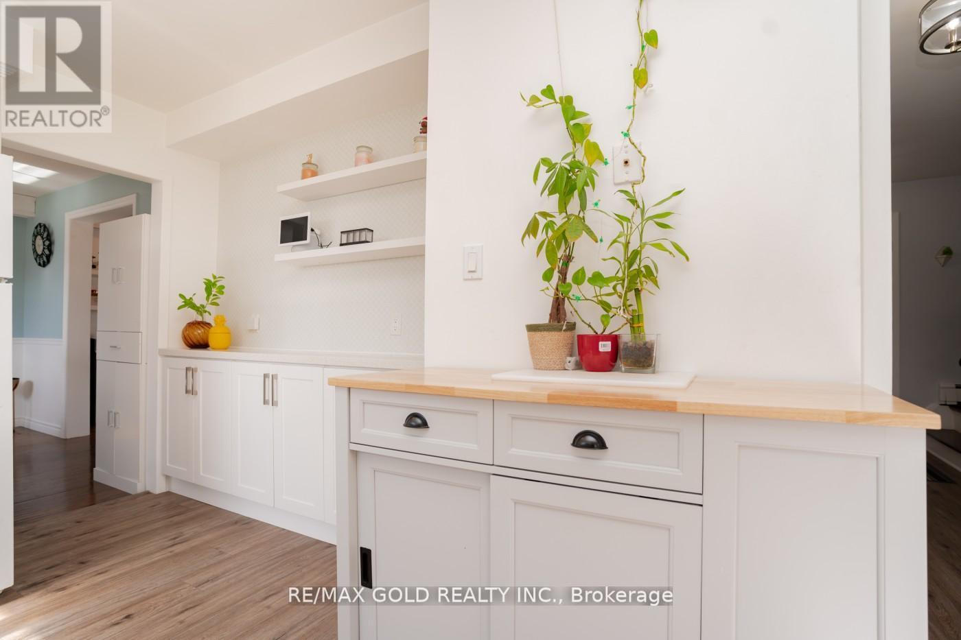 3 Crawley Drive, Brampton, Ontario  L6T 2R6 - Photo 8 - W12262633