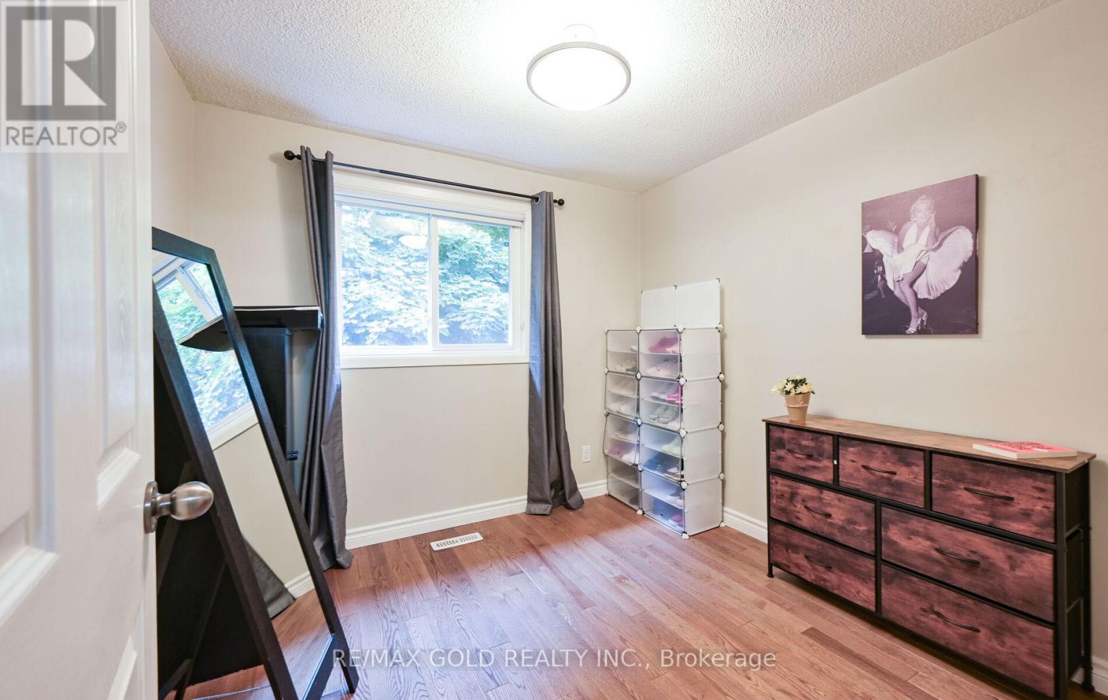 72 Courtleigh Square, Brampton, Ontario  L6Z 1J3 - Photo 17 - W12317549