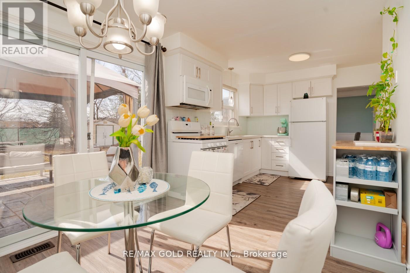 3 Crawley Drive, Brampton, Ontario  L6T 2R6 - Photo 14 - W12262633