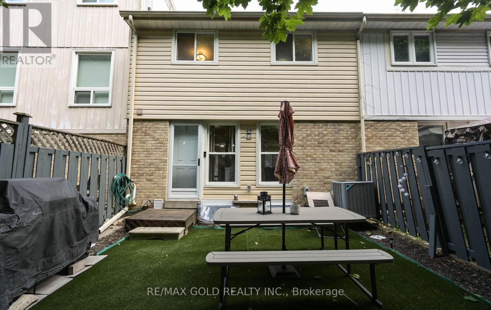 72 Courtleigh Square, Brampton, Ontario  L6Z 1J3 - Photo 35 - W12317549