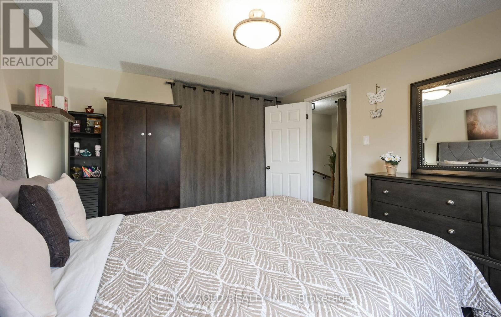 72 Courtleigh Square, Brampton, Ontario  L6Z 1J3 - Photo 13 - W12317549