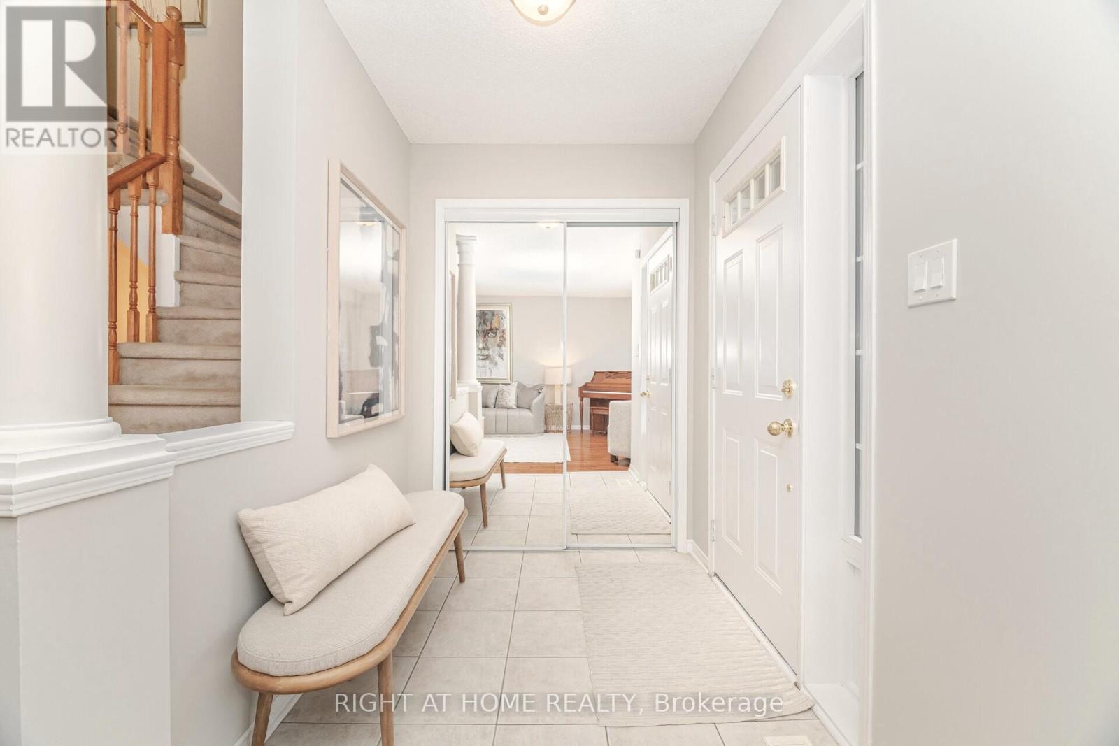 1150 Davis Lane, Milton, Ontario  L9T 5R2 - Photo 4 - W12585152